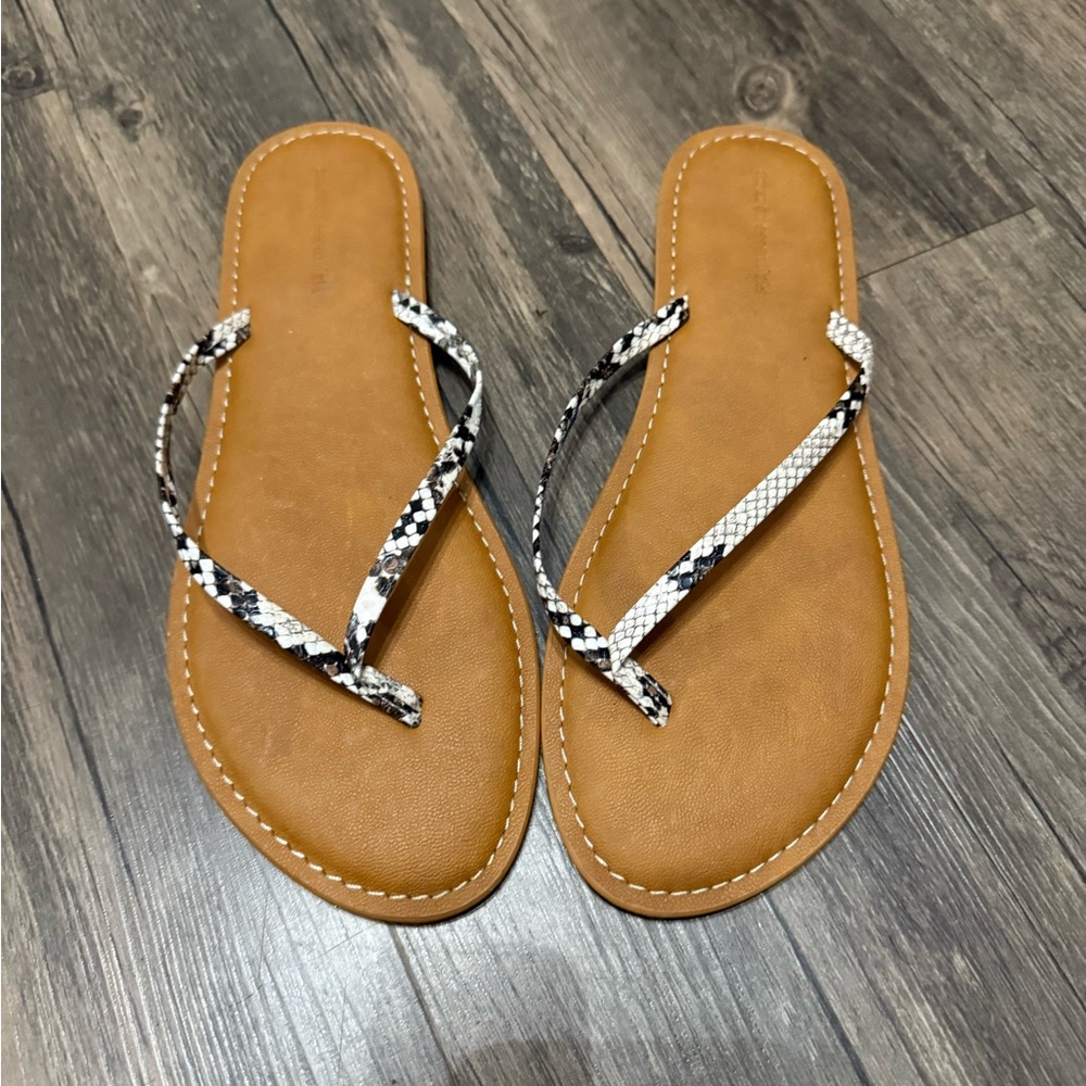 Stylish Tan and Black Women's Sandals